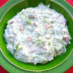 Млечна салата със спанак