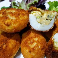 Панирани пълнени яйца